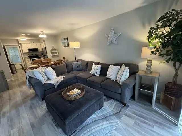 Living room at Fiddler’s Cove 10-I